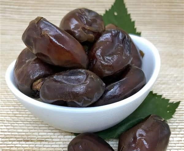 تصویر 1 از خرما مضافتی ارزان با کیفیت مناسب و بسته بندی استاندارد